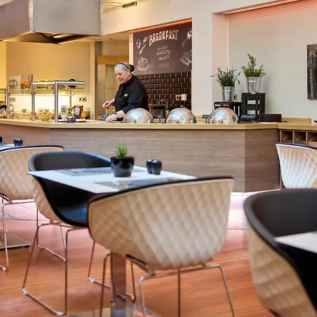 Mercure Center מלון 4*