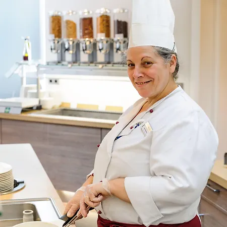 מלון Mercure Center 4*