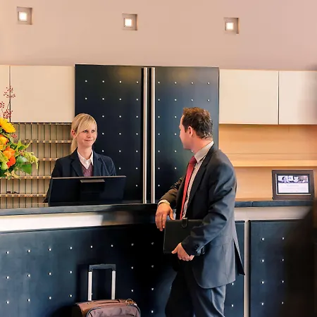 מלון Mercure Center 4*