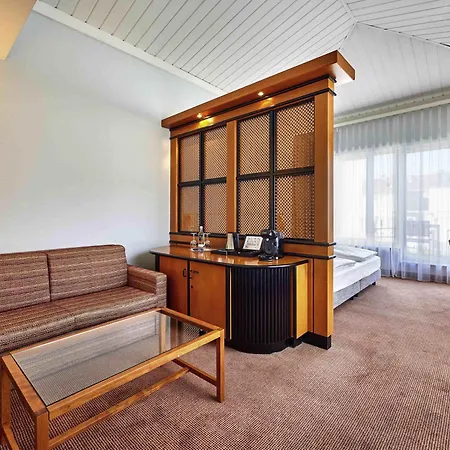 מלון Mercure Center 4*